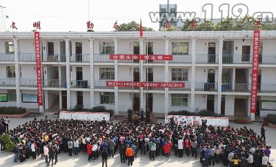 潼南县梓潼镇建设一路8号学校介绍与时俱进的潼南大佛中学——是1998